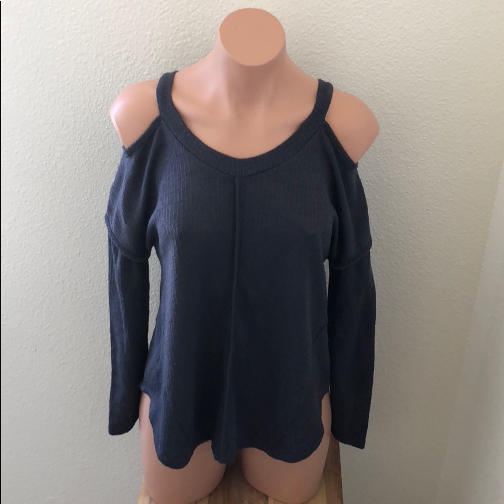 Women’s cold shouldered sweater